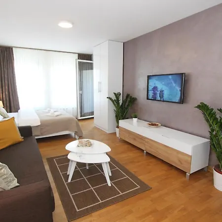 Evergreen - In To Relax And Enjoy, Parking 5 Eur Per Day Apartament Belgrad