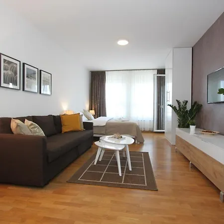 Evergreen - In To Relax And Enjoy, Parking 5 Eur Per Day * Belgrad