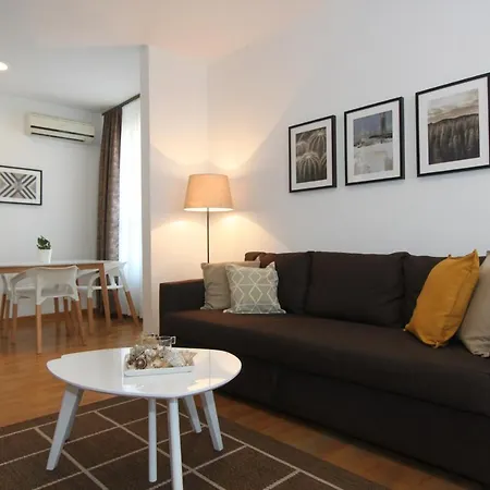 アパート Evergreen - In To Relax And Enjoy, Parking 5 Eur Per Day ベオグラード
