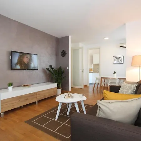 Evergreen - In To Relax And Enjoy, Parking 5 Eur Per Day Belgrad